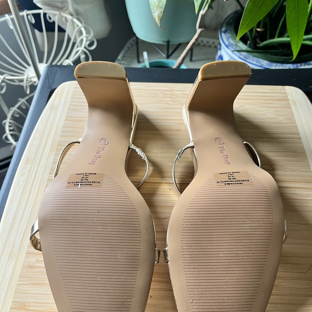 Chic Gold Strap Heels for Women - Picture 4 of 4